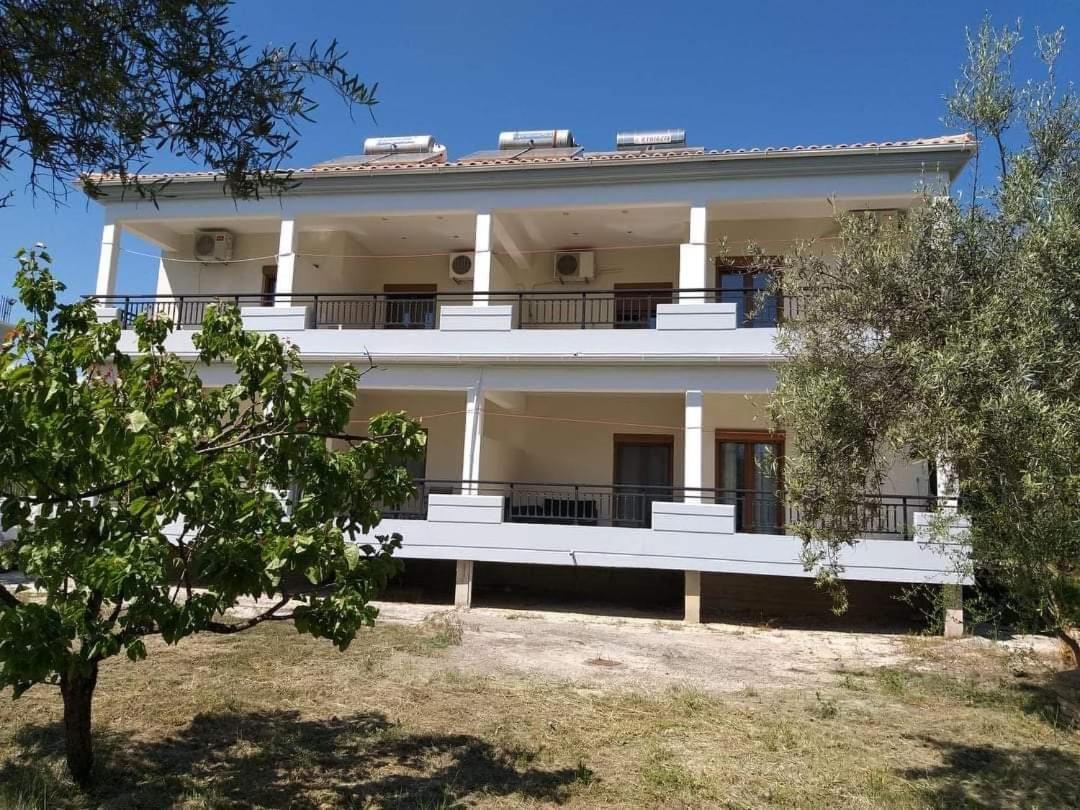 Chris Apartment Vasiliki  Bagian luar foto