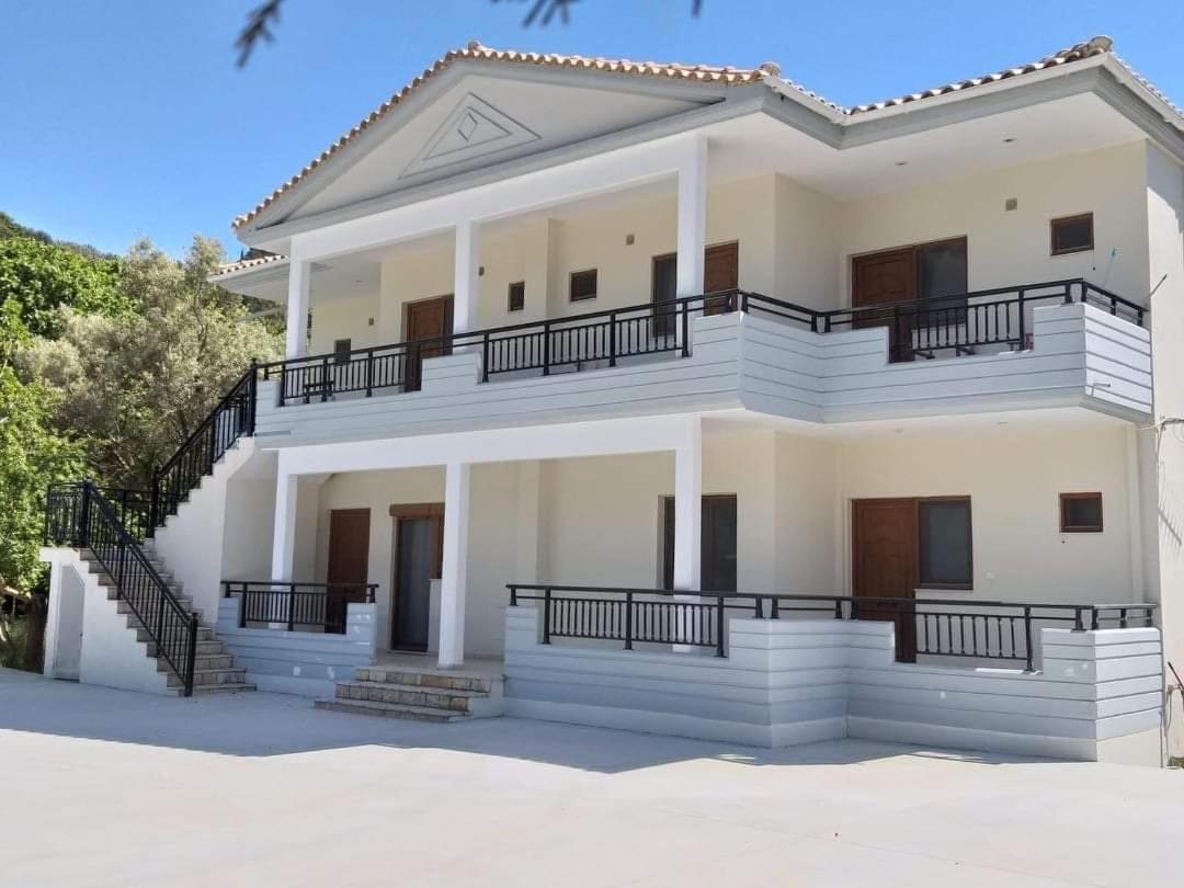 Chris Apartment Vasiliki  Bagian luar foto